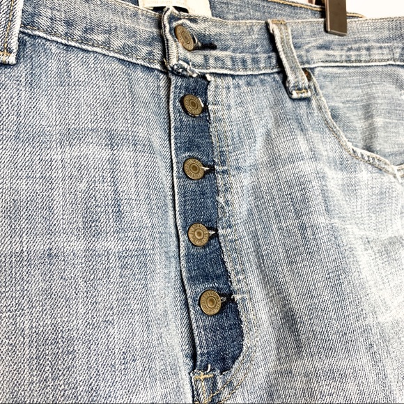 Levi’s 501 Button Fly Distressed boyfriend shorts - Picture 4 of 9